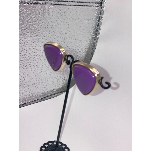 Vintage Purple Rounded Pyramid Shape Gold-Tone Trim Huggies 1 Inch Earrings! - Picture 2 of 4